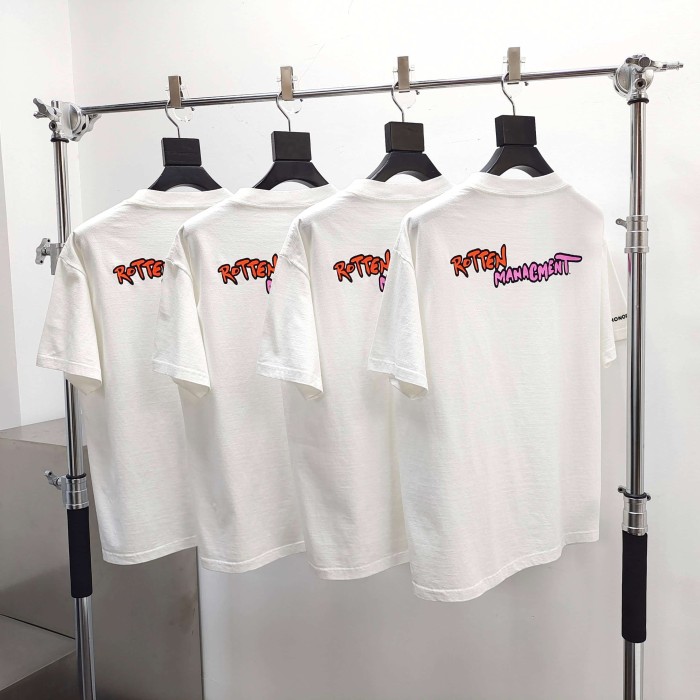 1:1 quality version Loading Graffiti‑Font Checkerboard Apple Print T-shirt 29409223