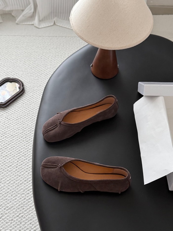 1:1 quality version Tabi Dark Brown Suede Split Toe V Neck Bow Ballet Flats Shoes 29463535