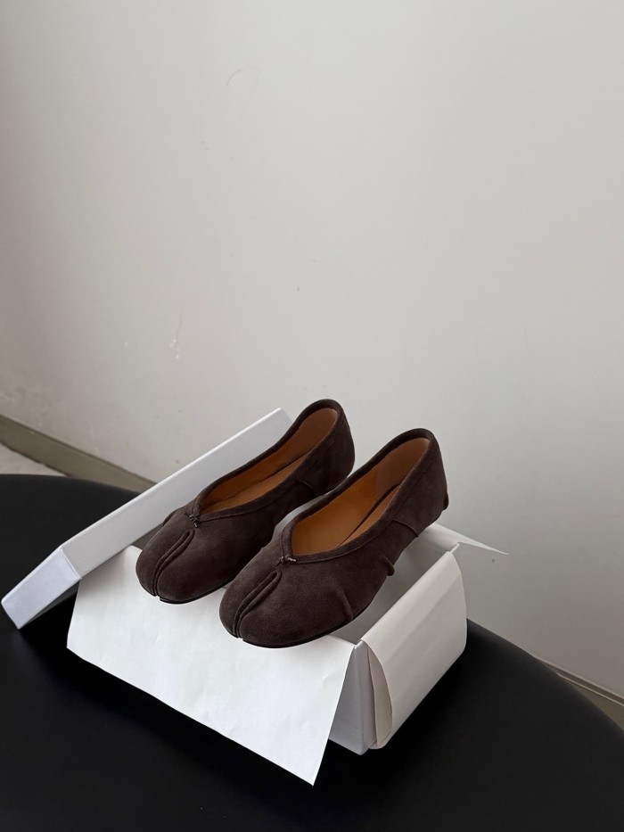 1:1 quality version Tabi Dark Brown Suede Split Toe V Neck Bow Ballet Flats Shoes 29463535