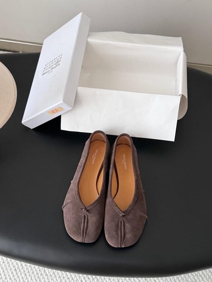 1:1 quality version Tabi Dark Brown Suede Split Toe V Neck Bow Ballet Flats Shoes 29463535