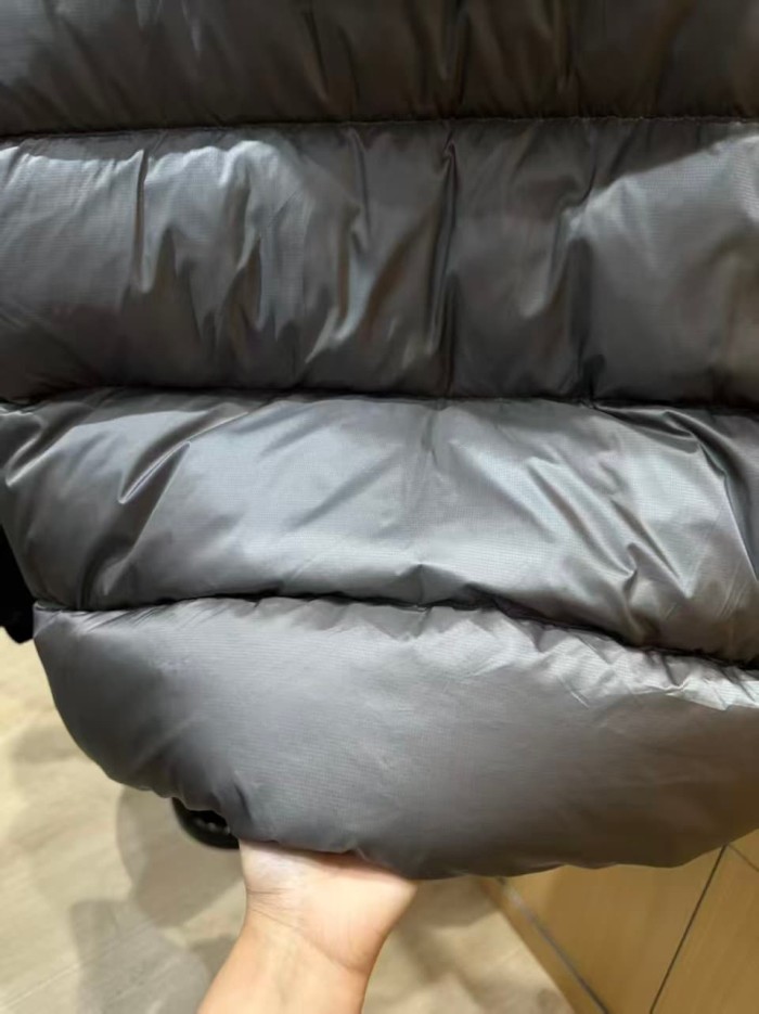 1:1 quality version Detachable Hood Stand Collar Pocket Badge Short Down Jacket 2 colors 29465384