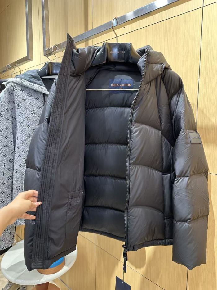 1:1 quality version Curved Quilted Rubber Patch Hooded Zip-Up Down Jacket 29481570