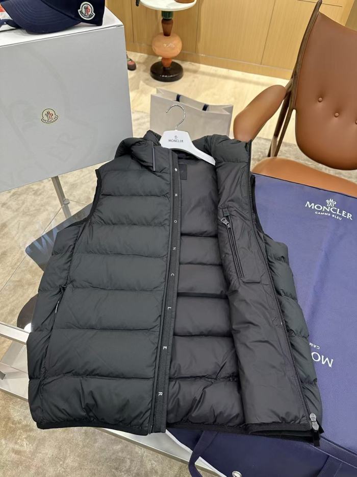 1:1 quality version Solid Color Hooded Badge Zipper Sleeveless Down Vest 2 colors 29495381