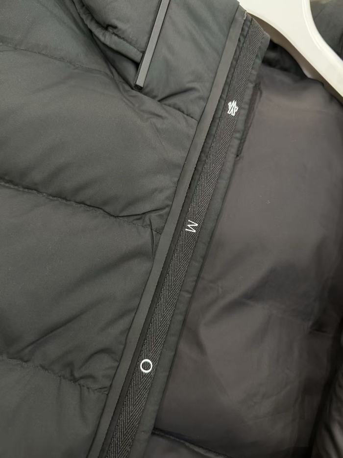 1:1 quality version Solid Color Hooded Badge Zipper Sleeveless Down Vest 2 colors 29495381