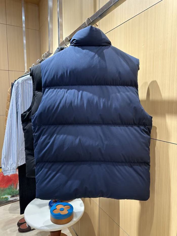 1:1 quality version CD Embroidered Logo Stand Collar Casual Down Vest 2 colors 29495372