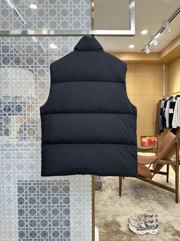 1:1 quality version CD Embroidered Logo Stand Collar Casual Down Vest 2 colors 29495372