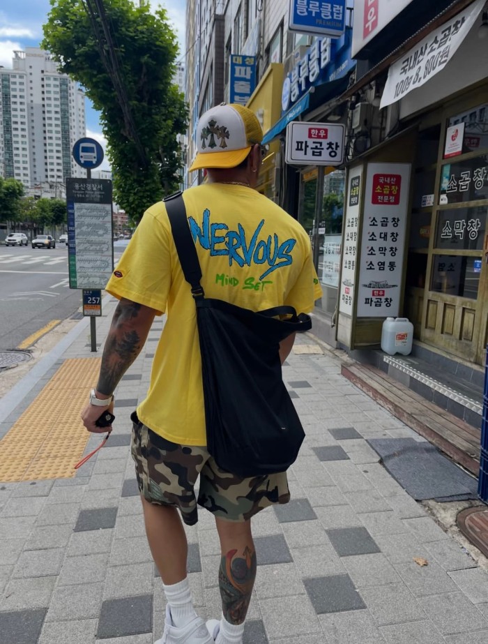 1:1 quality version Dagger Droplet Print Back Nervous Graffiti Letter Print Tee 29495067