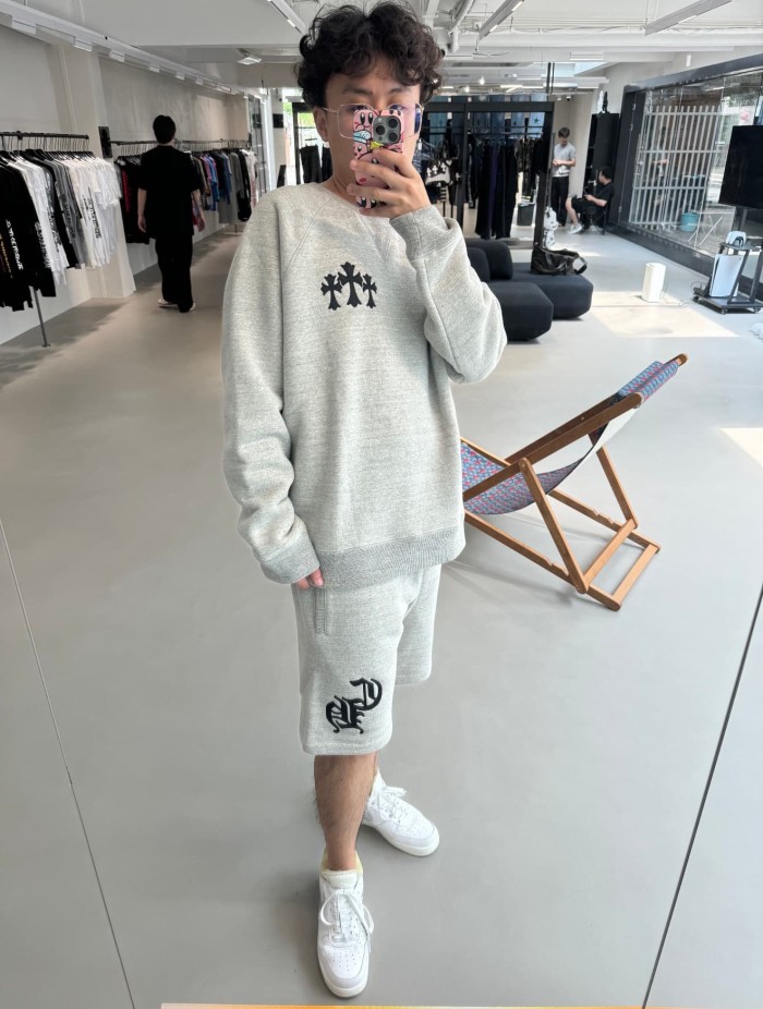 1:1 quality version Black Cross Chest Embroidery Back CH Gothic Script Crewneck Sweatshirt 29527486
