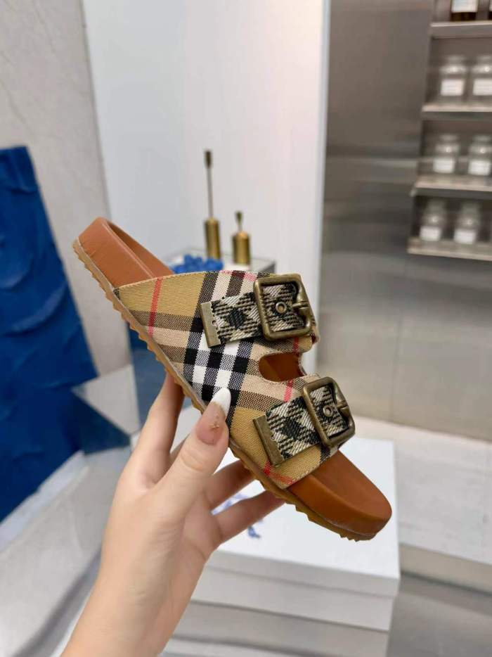 1:1 quality version Couple Style Embroidery Thread Embossed Plaid Cow Suede Thick Sole Slippers 29527427