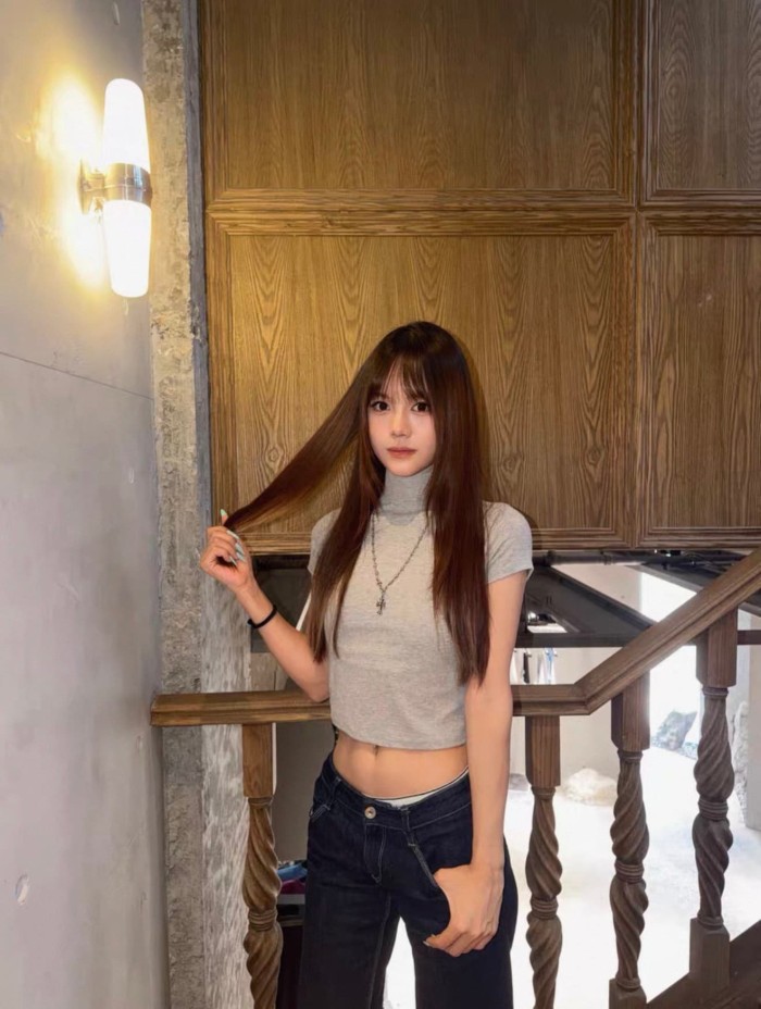 1:1 quality version Mock Neck Collar CH Script Embroidery Hem Cross Flower Tee for girls 3 colors 29527352