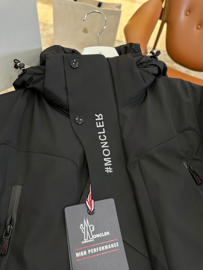 1:1 quality version Multi Pocket Velcro Hooded Cargo Down Jacket 2 colors 29535576
