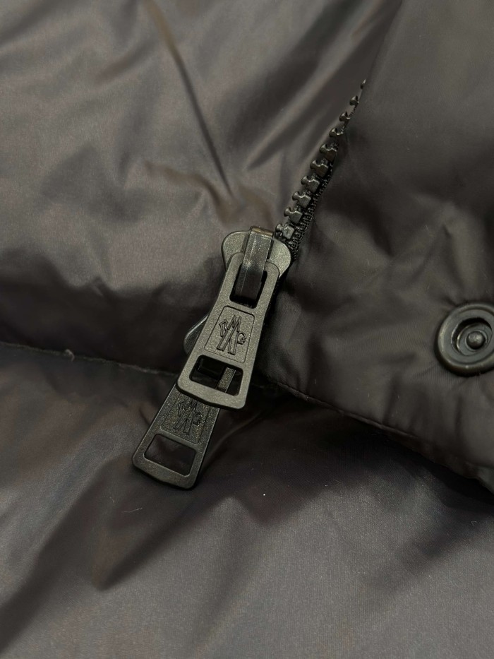 1:1 quality version Badge Detachable Sleeve One Garment Two Wear Hooded Down Jacket 4 colors 29535532