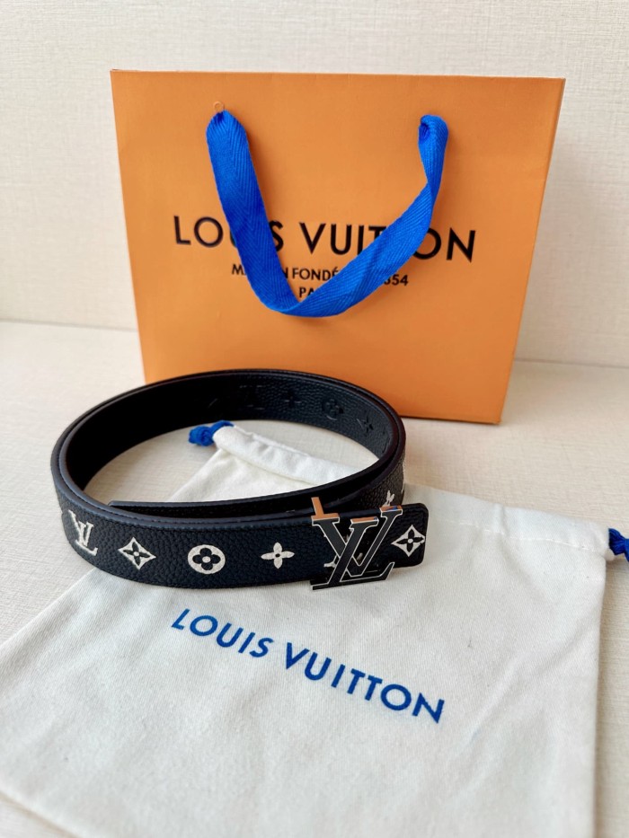 1:1 quality version LV Buckle Monogram Embossed Reversible Litchi Grain Belt 【Width 4.0 cm】2 colors 29543299