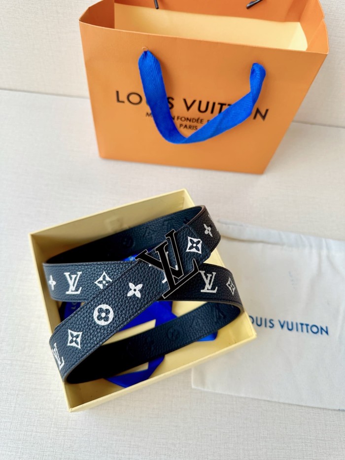 1:1 quality version LV Buckle Monogram Embossed Reversible Litchi Grain Belt 【Width 4.0 cm】2 colors 29543299
