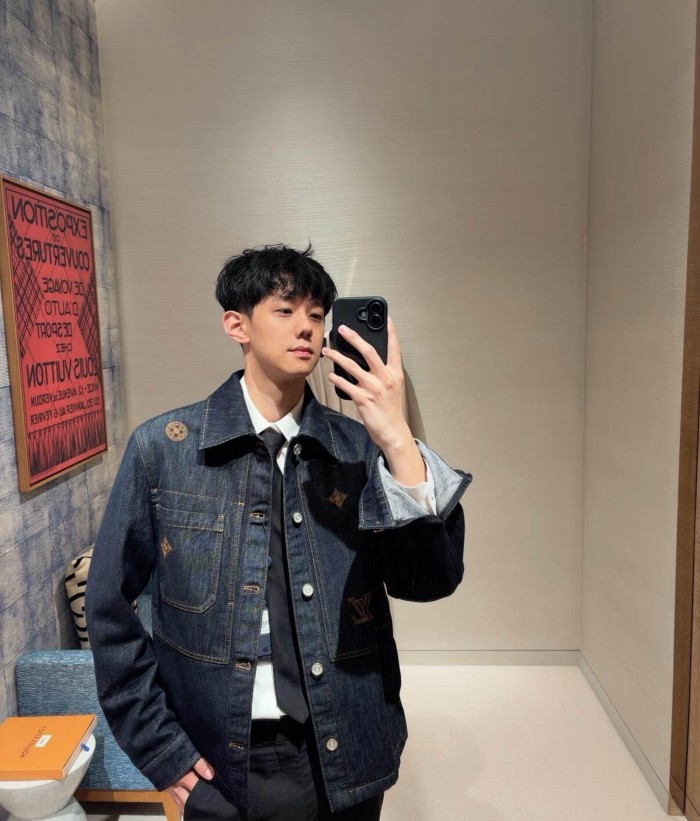 1:1 quality version Letter Four Leaf Flower Gold Thread Embroidery Lapel Denim Jacket & Jeans Set 29554228