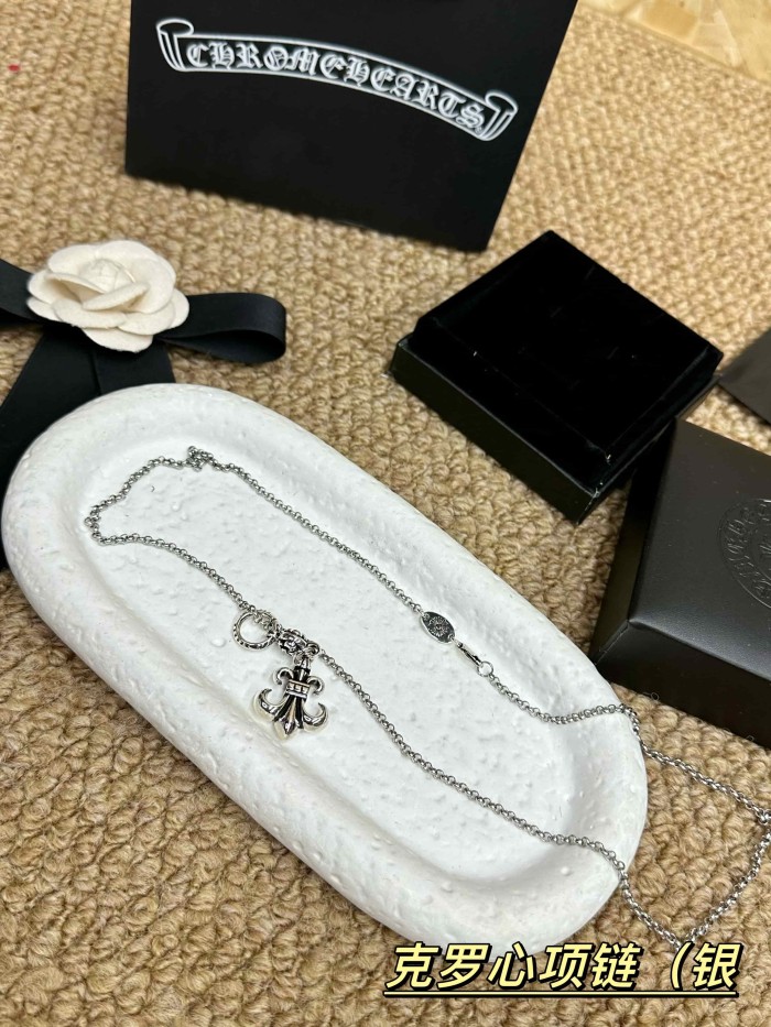 Vintage Fleur De Lis Pendant Silver Plated Necklace 29569612