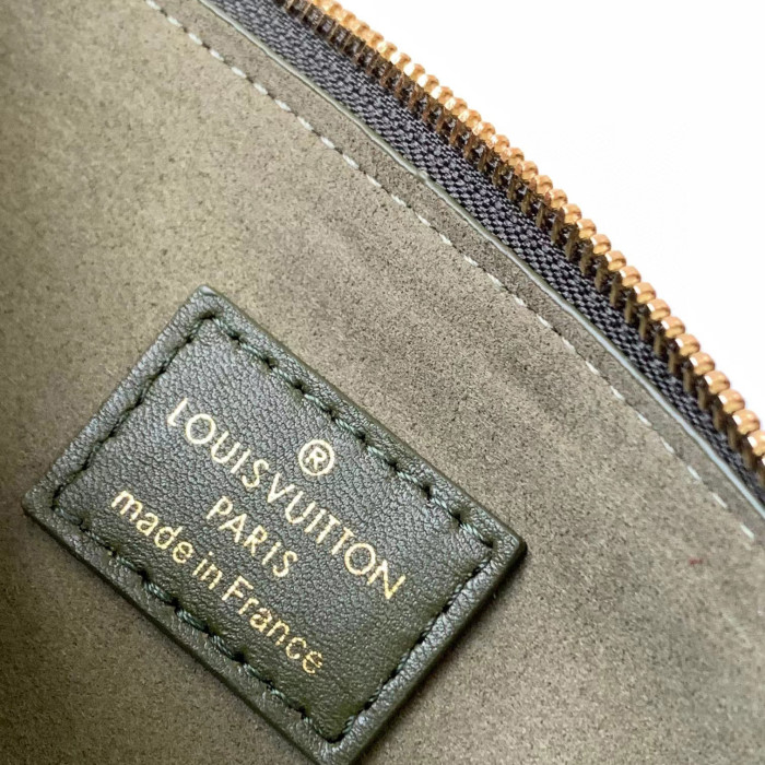 Louis Vuitton Leather Chain Portable Messenger Bag Bags #nigo56399