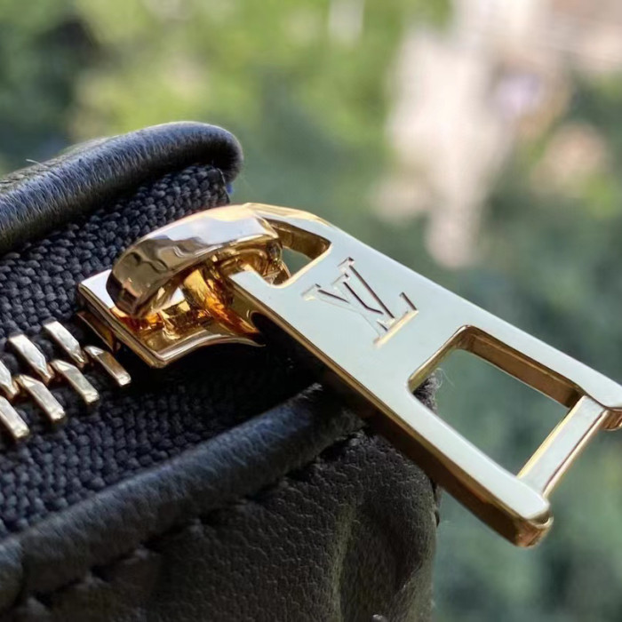 Louis Vuitton Leather Chain Portable Messenger Bag Bags #nigo56399