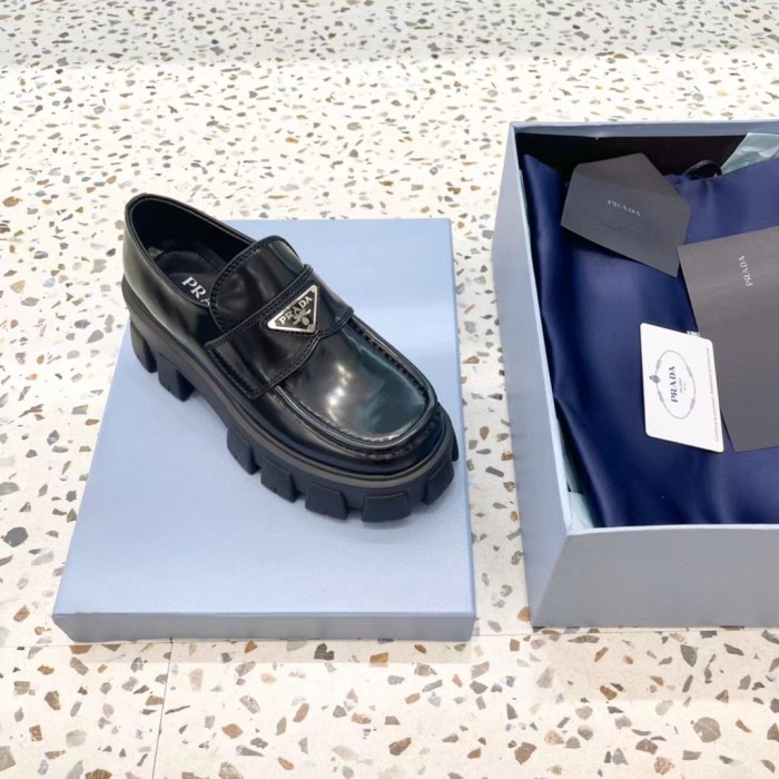 Glossy Leather Point-Toe Loafers Shoes #nigo53661