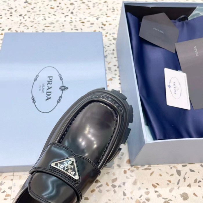 Glossy Leather Point-Toe Loafers Shoes #nigo53661