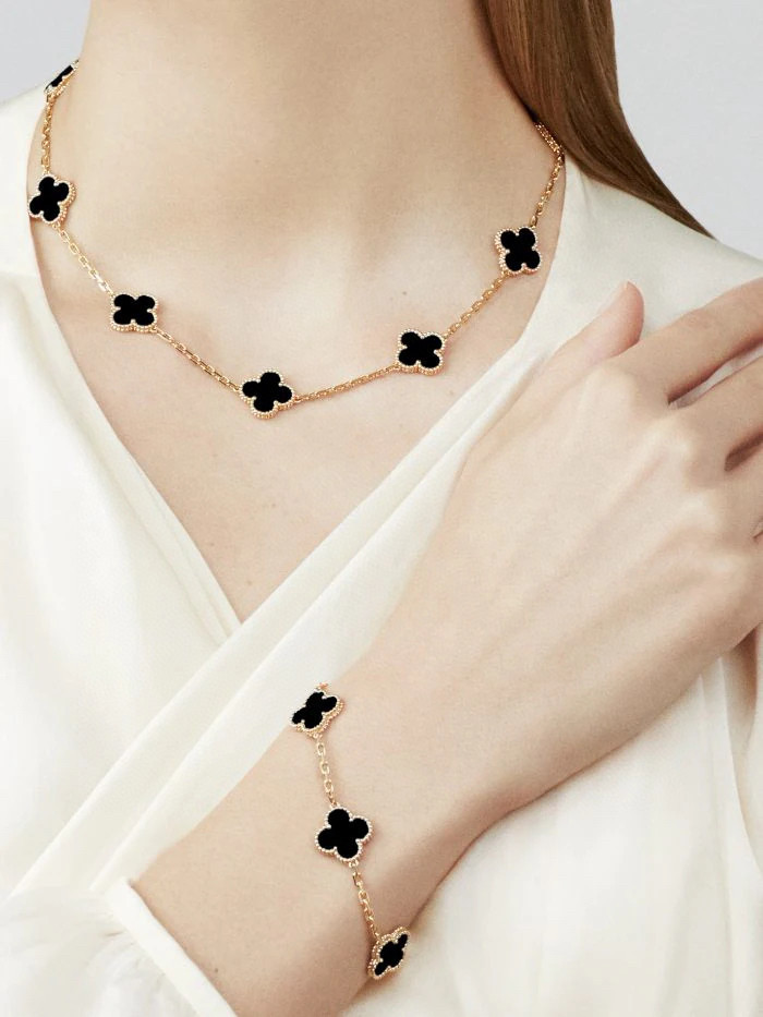 Van Cleef & Arpels Premium Decorative Gold Necklace #nigo57168