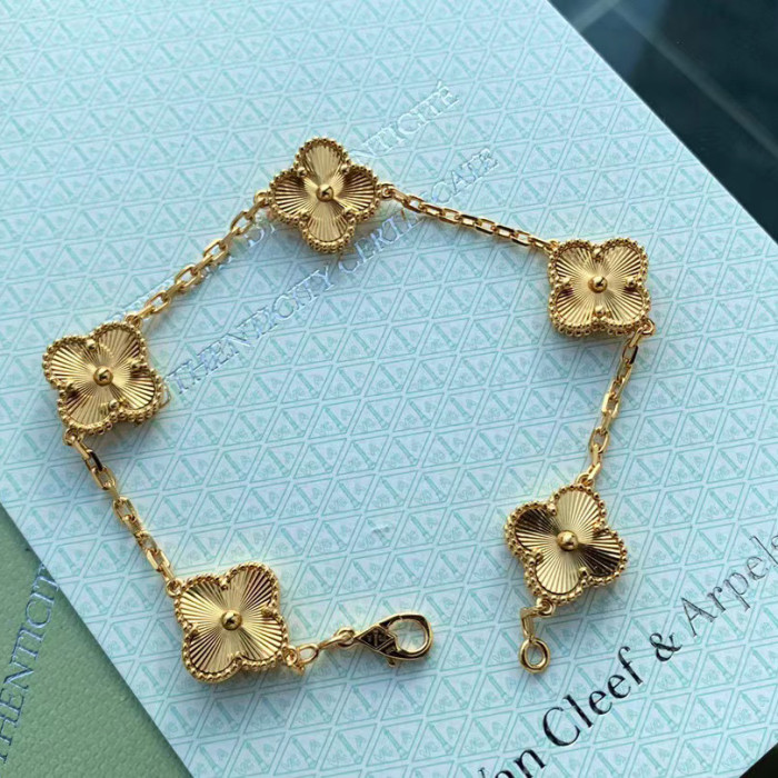 Van Cleef & Arpels Bracelet Jewellery #nigo53479