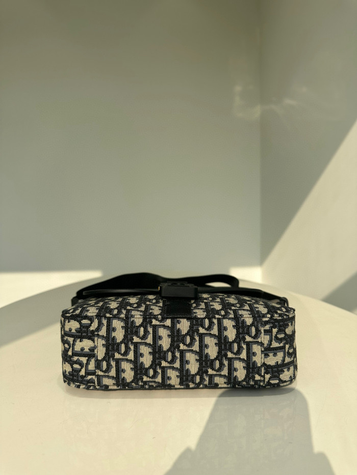 DIOR Black Leather Shoulder Bag #nigo8412