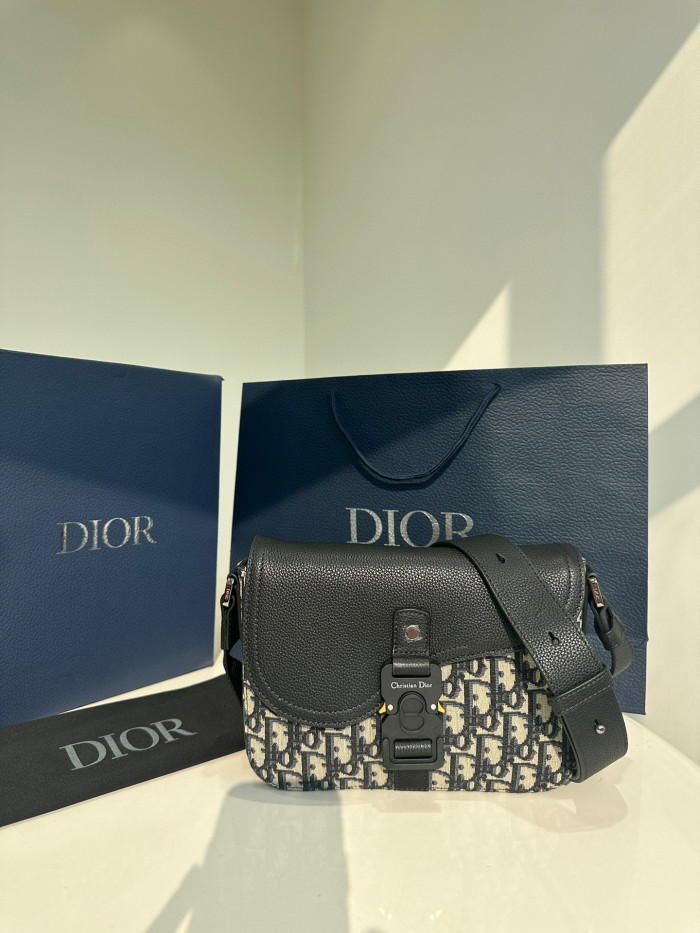 DIOR Black Leather Shoulder Bag #nigo8412