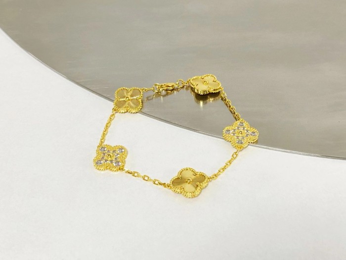 VanCleef&Arpels NIGO Bright Diamond Petal Bracelet #nigo84156