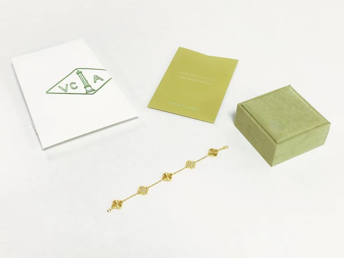 VanCleef&Arpels NIGO Bright Diamond Petal Bracelet #nigo84156