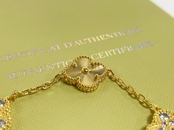 VanCleef&Arpels NIGO Bright Diamond Petal Bracelet #nigo84156
