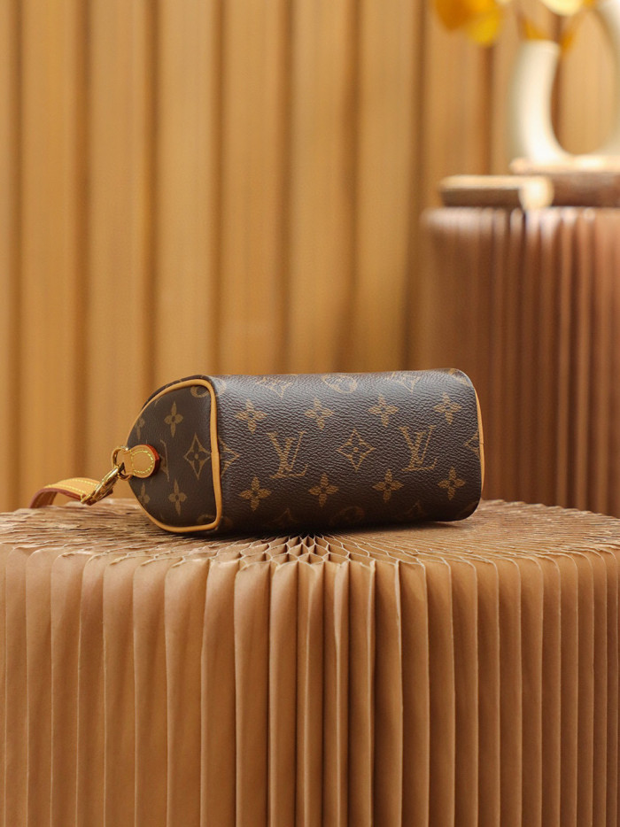 Louis Vuitton NIGO Leather Face Coffee Color Full Pint Portable Shoulder Bag #nigo57781