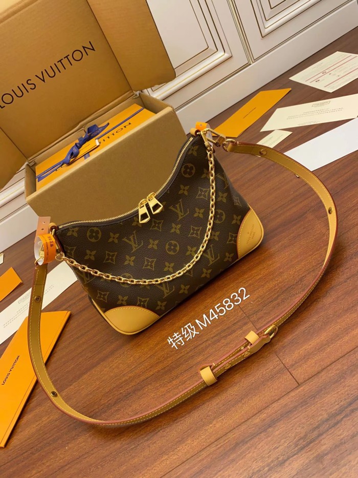 Louis Vuitton Chain Single-Shoulder Cross-Body Crescent Bags Shoulder Bag #nigo51961