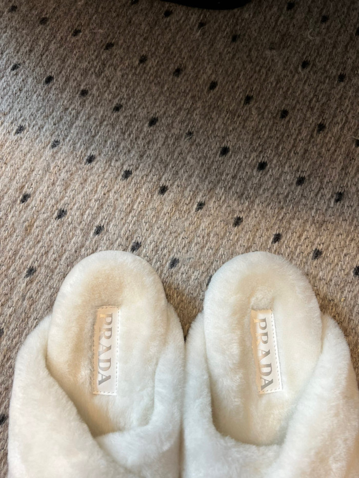 Prada Flat Bottomed Plush Outdoor Slippers #nigo21674