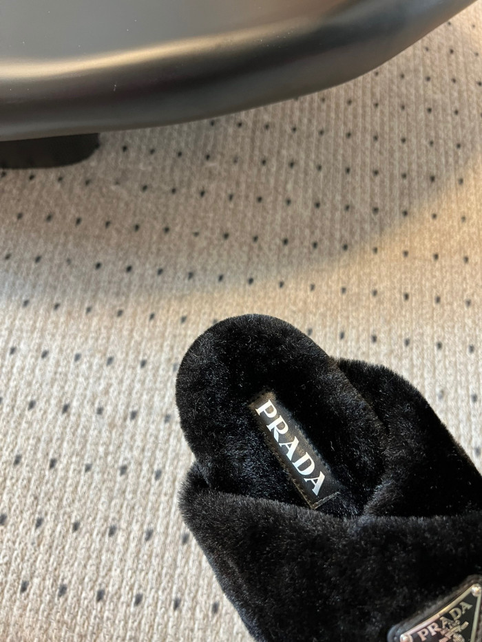 Prada Flat Bottomed Plush Outdoor Slippers #nigo21674