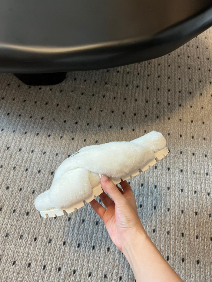 Prada Flat Bottomed Plush Outdoor Slippers #nigo21674
