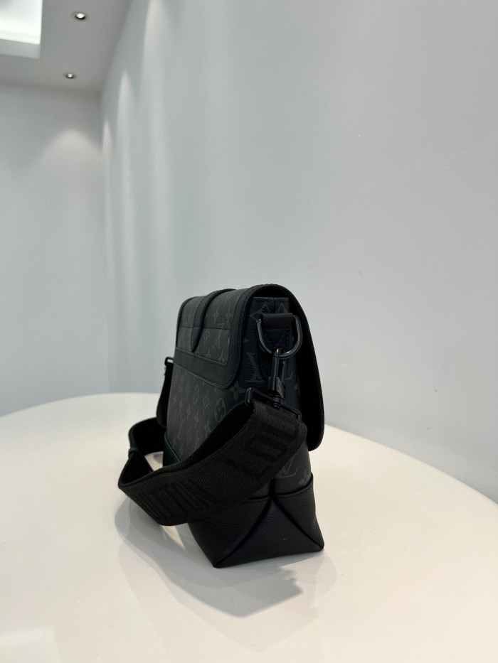 Louis Vuitton Messenger Shoulder Bag Bags #nigo7434