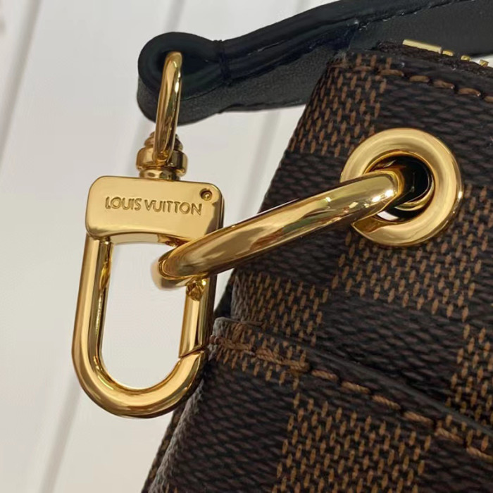 Louis Vuitton Large Capacity Leather One Shoulder Messenger Bag #nigo56258