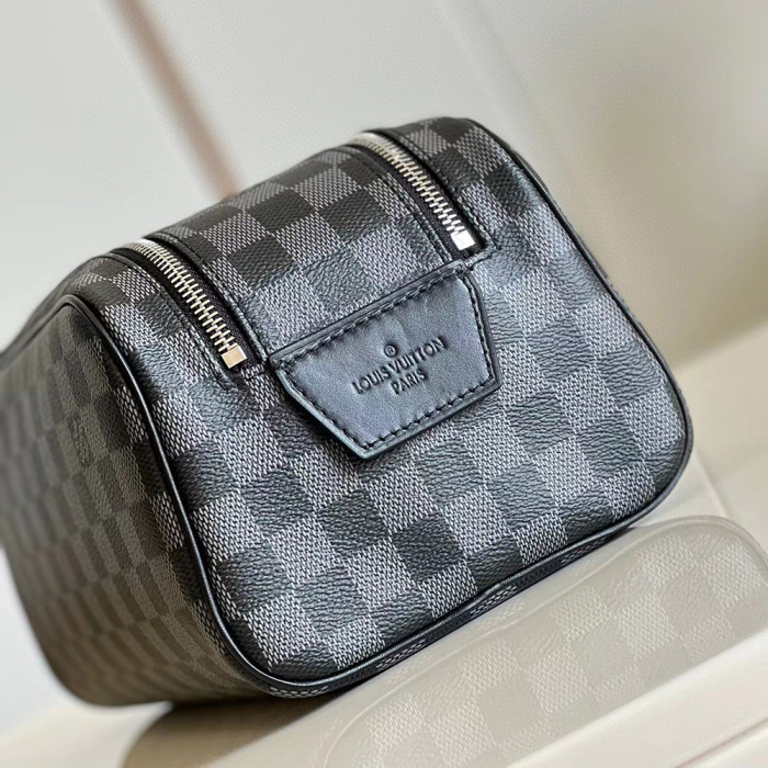 Louis Vuitton Chessboard Square Cosmetic Bag Bags #nigo56234