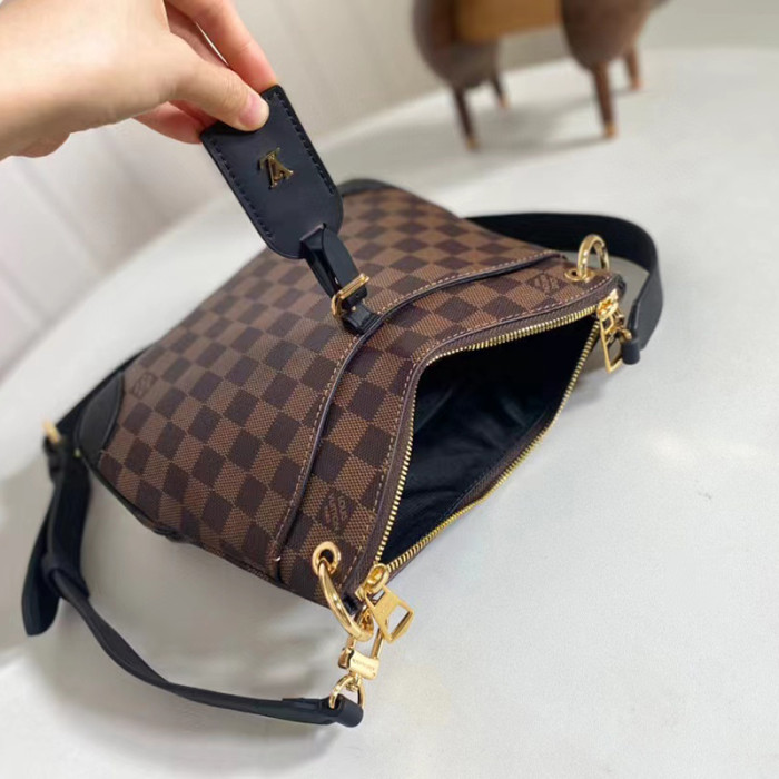 Louis Vuitton Large Capacity Leather One Shoulder Messenger Bag #nigo56258