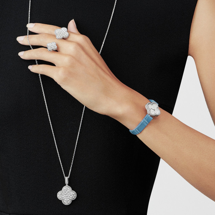 Van Cleef & Arpels Single Flower Necklace Jewelry #nigo96268