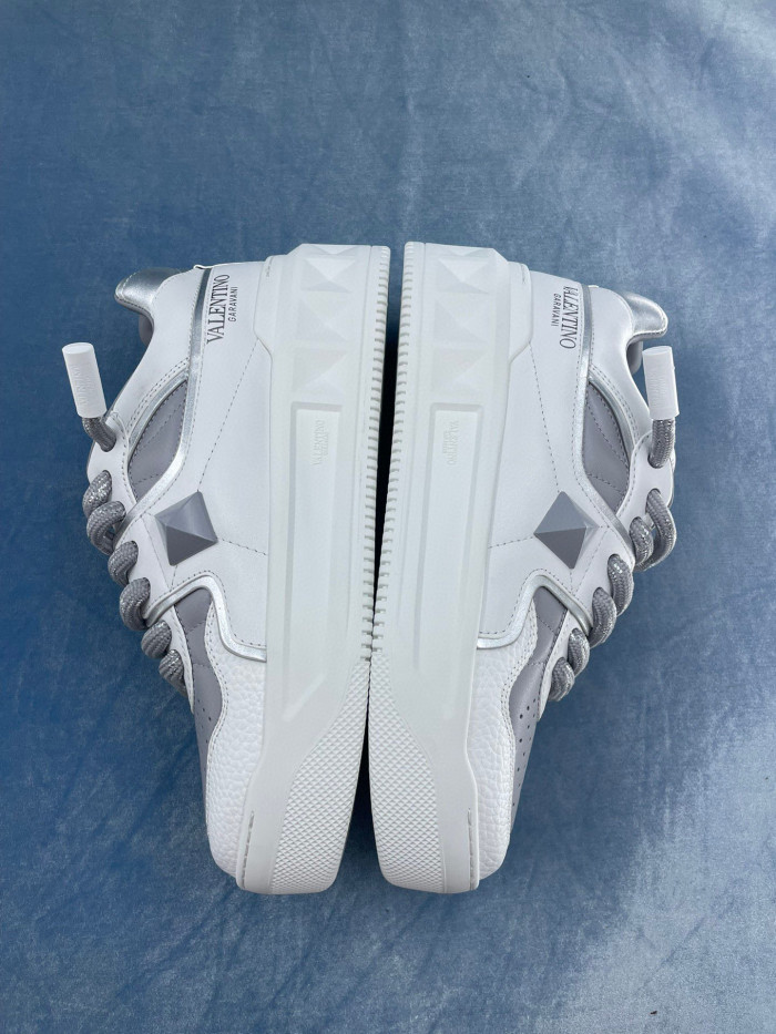 Valentino One Stud Xl Nappa Leather Low Top Sneaker Studded Athleisure Shoes #nigo96282