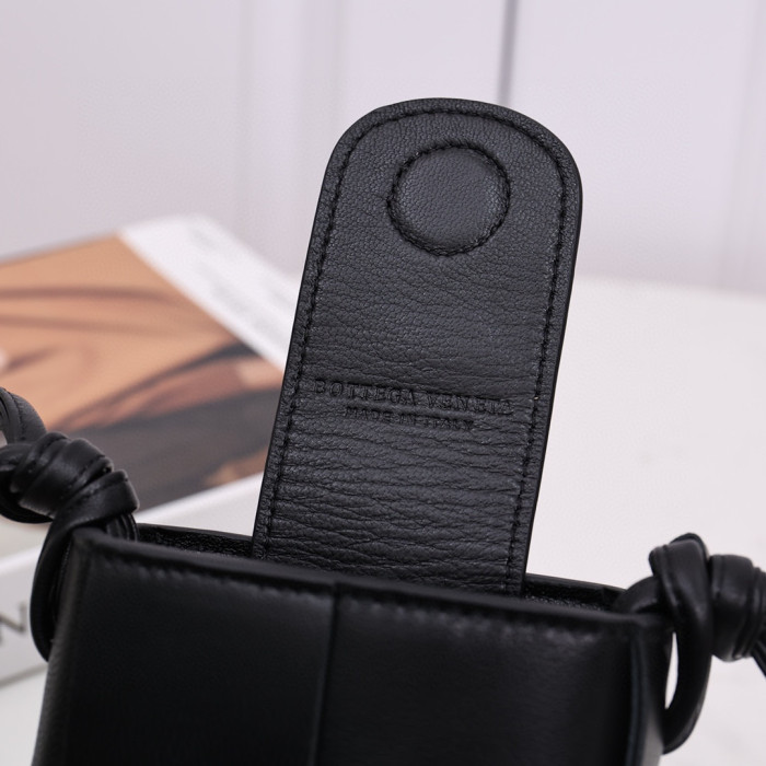 Bottega Veneta  Intrecciato Leather Crossbody Shoulder Bag #nigo96319