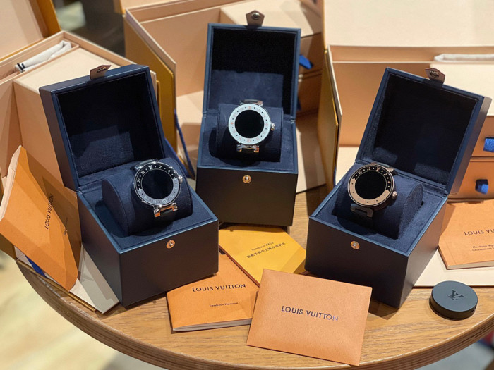 Louis Vuitton Bluetooth Link Electronic Watch Casual Leather Strap 2nd Generation Watch #nigo755