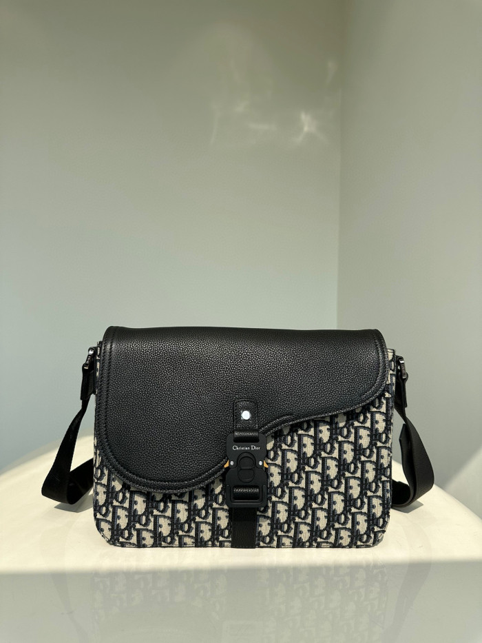 DIOR Black Leather Shoulder Bag #nigo8412