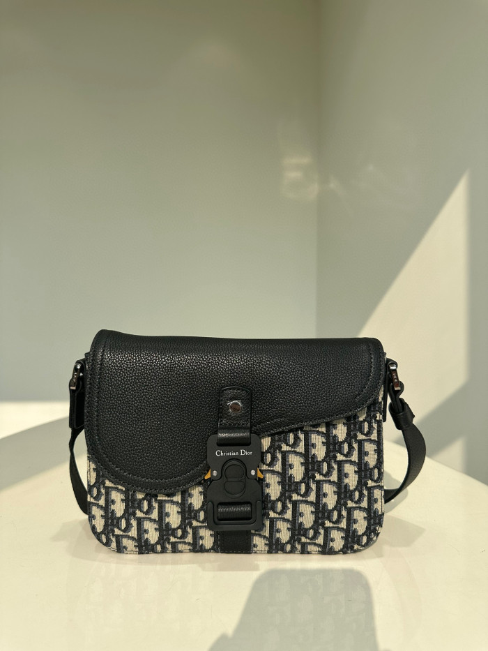 DIOR Black Leather Shoulder Bag #nigo8412