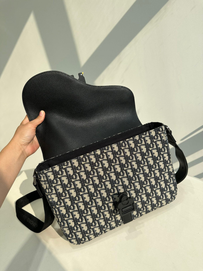 DIOR Black Leather Shoulder Bag #nigo8412