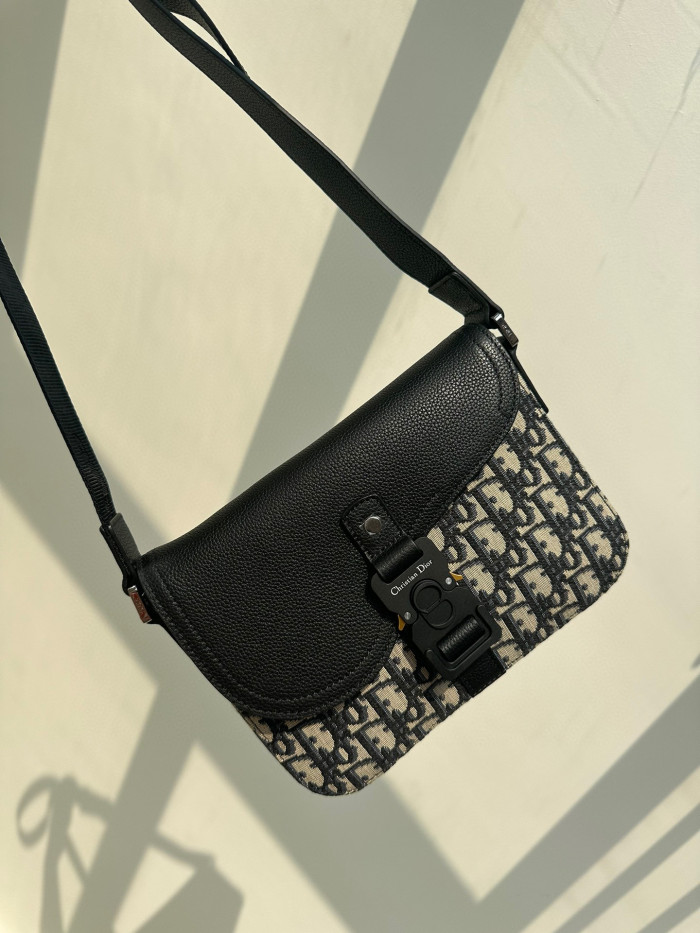 DIOR Black Leather Shoulder Bag #nigo8412