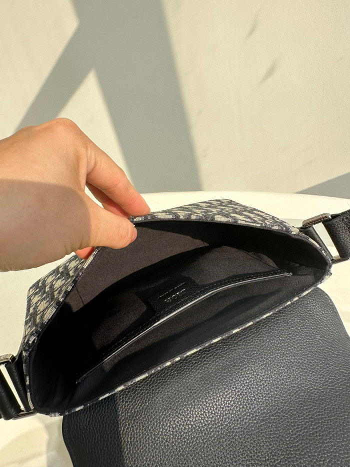 DIOR Black Leather Shoulder Bag #nigo8412