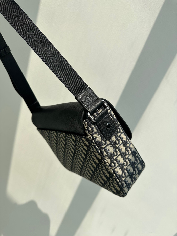 DIOR Black Leather Shoulder Bag #nigo8412
